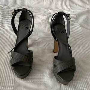 Gray Colin Stuart platforms